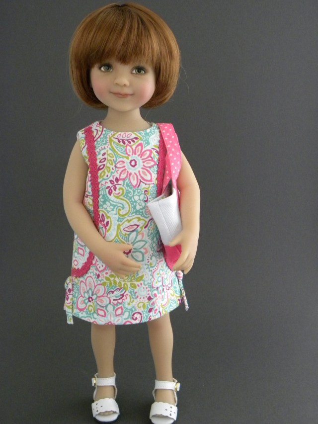 A little shift dress and tote bag